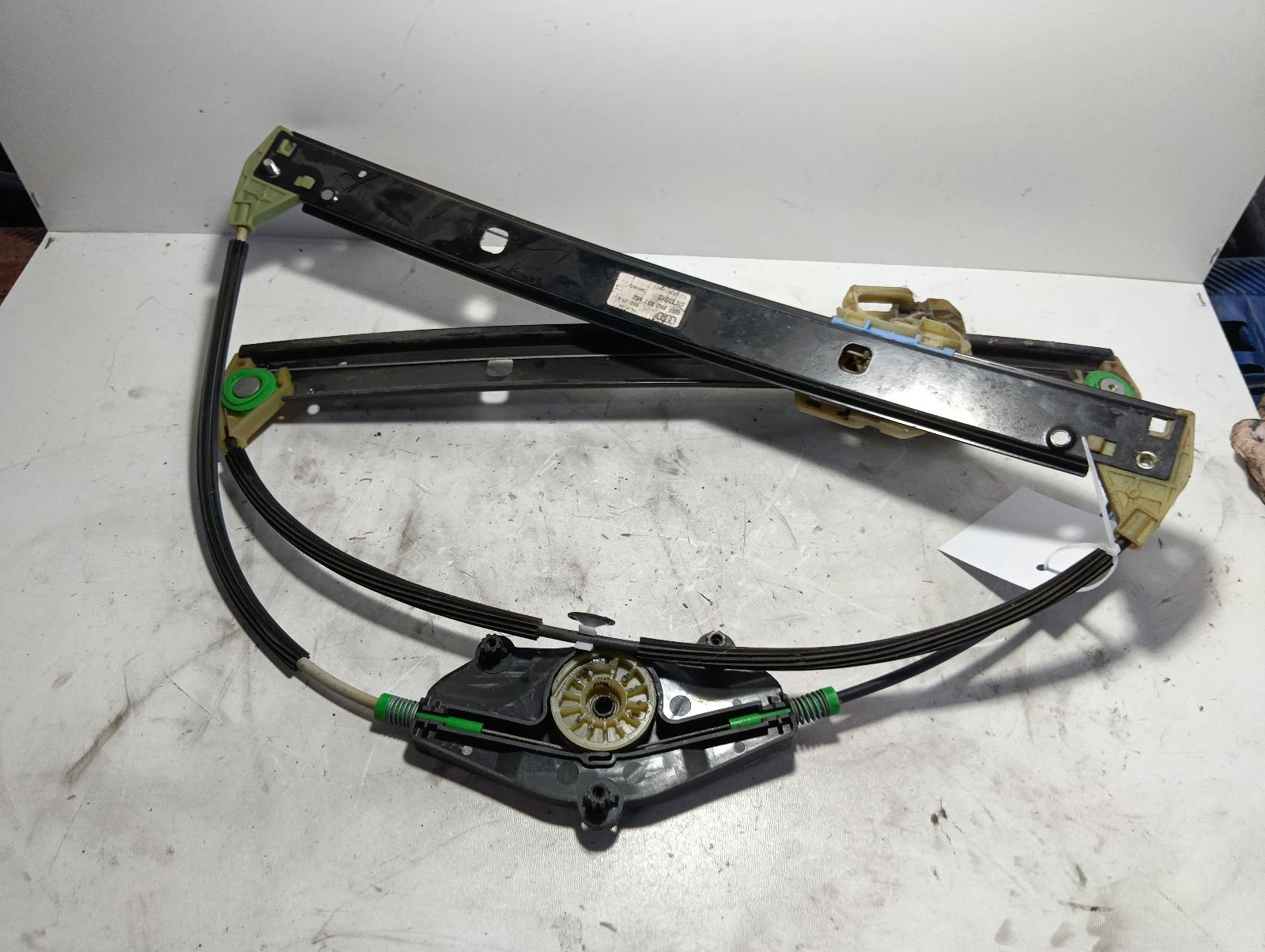 стъклоповдигач преден десен 8K0837462 Audi A4