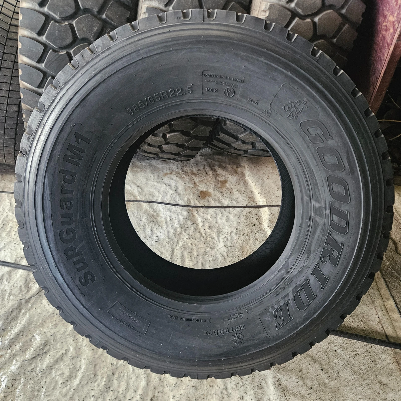 Гуми, снимка 6 - Гуми и джанти - 53452796