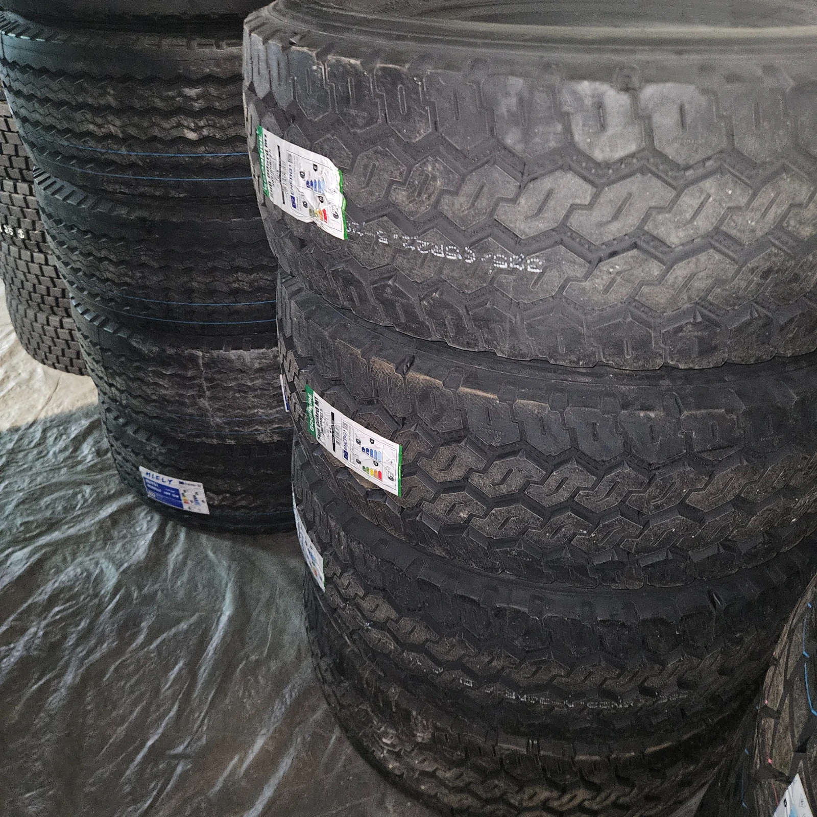 Гуми, снимка 15 - Гуми и джанти - 53452796