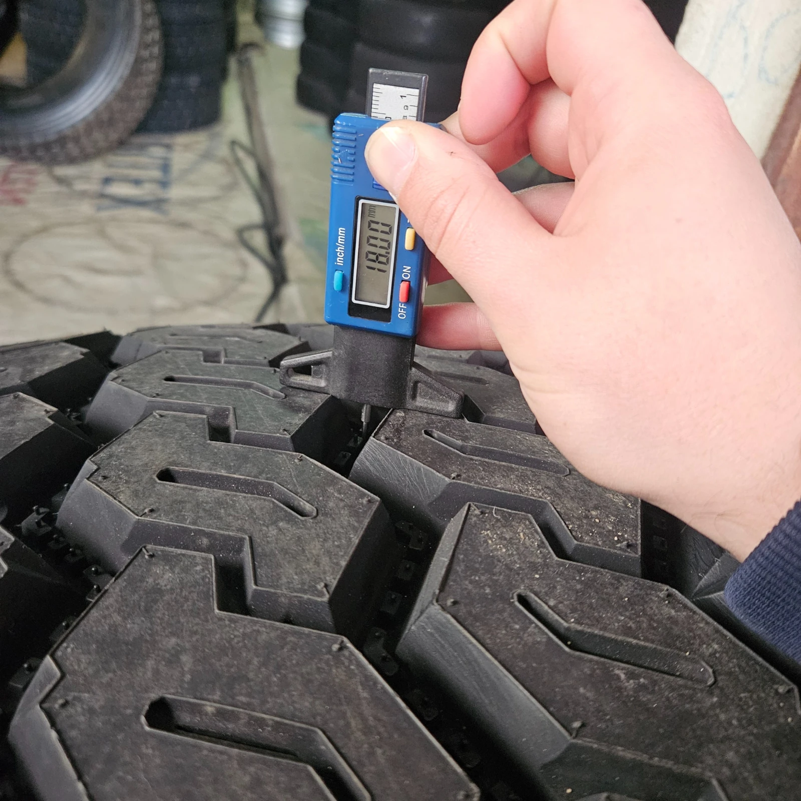 Гуми, снимка 5 - Гуми и джанти - 53452796