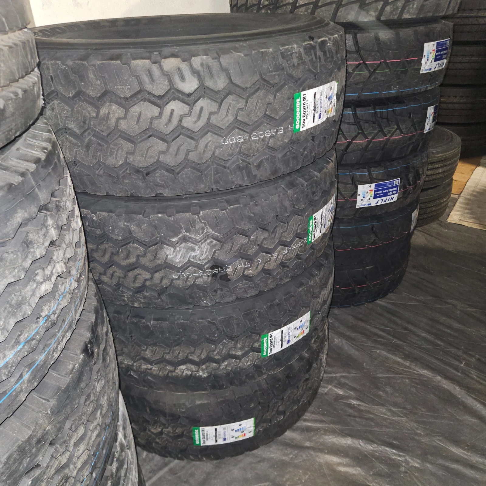 Гуми, снимка 13 - Гуми и джанти - 53452796