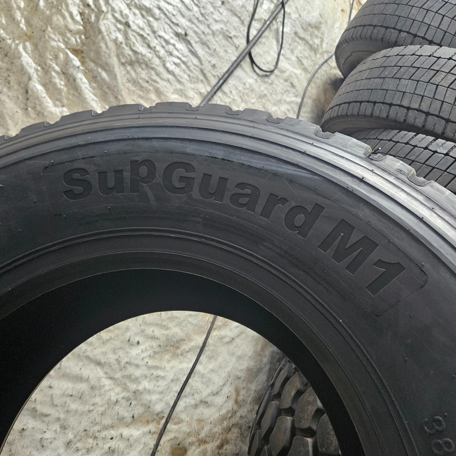 Гуми, снимка 8 - Гуми и джанти - 53452796