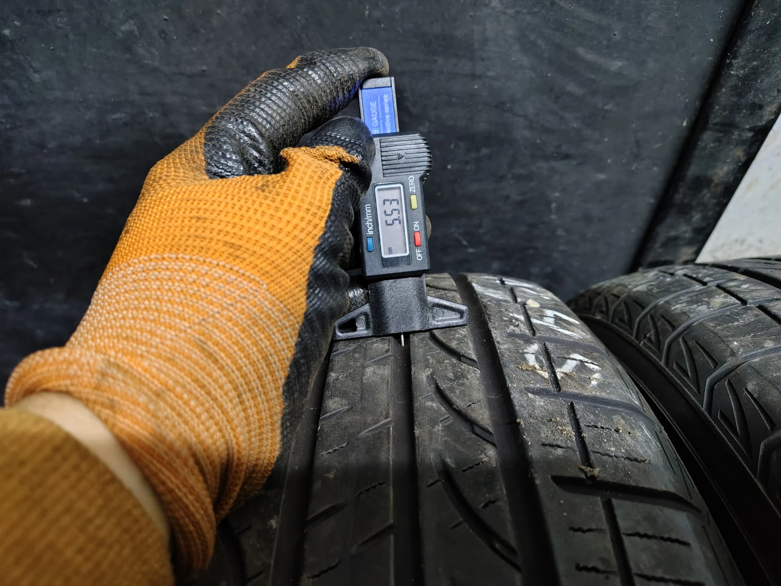 Гуми Летни 235/55R19, снимка 3 - Гуми и джанти - 53941464