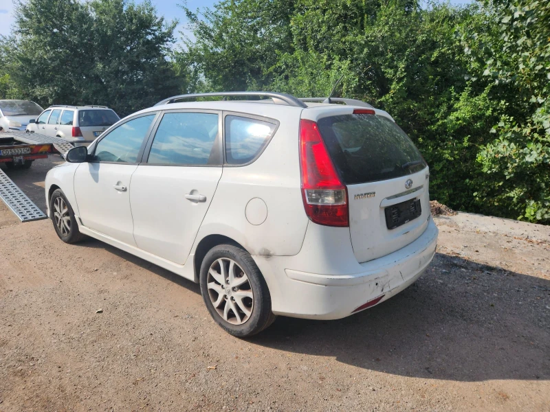 Hyundai I30 1.6 crdi auto, снимка 5 - Автомобили и джипове - 47058723