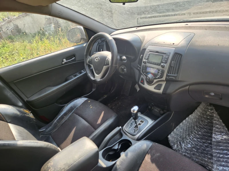 Hyundai I30 1.6 crdi auto, снимка 8 - Автомобили и джипове - 47058723