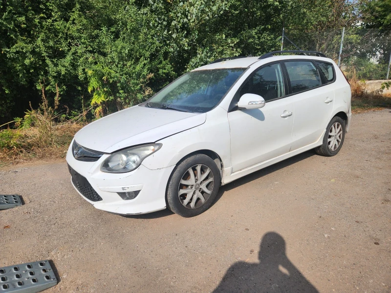 Hyundai I30 1.6 crdi auto, снимка 2 - Автомобили и джипове - 47058723