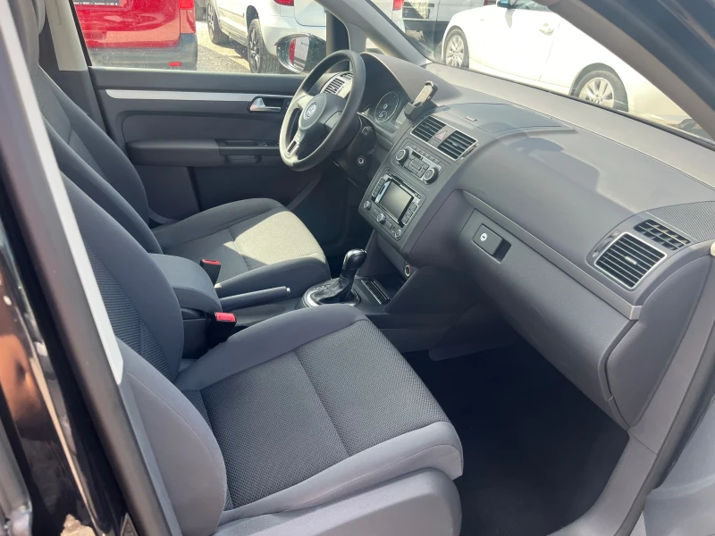 VW Touran 1.4i Автоматик, снимка 12 - Автомобили и джипове - 47077847