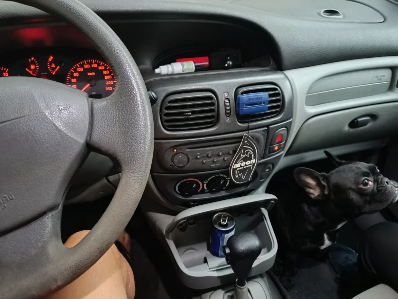 Renault Scenic 1.6, снимка 3 - Автомобили и джипове - 47496155