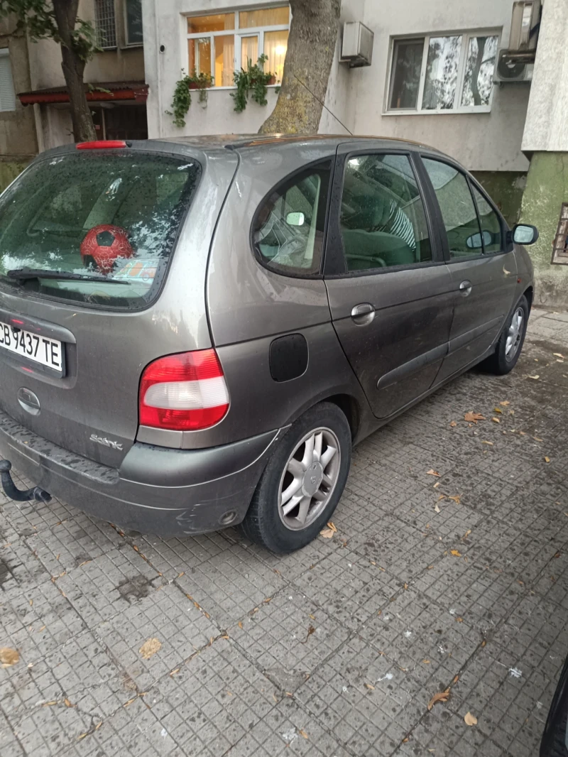 Renault Scenic 1.6, снимка 2 - Автомобили и джипове - 47496155