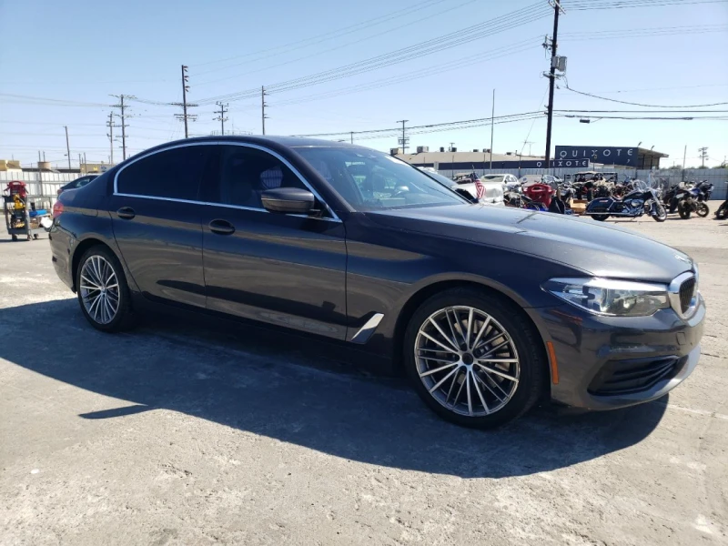 BMW 530 Подгрев* Keyless* Kамера, снимка 4 - Автомобили и джипове - 48172003