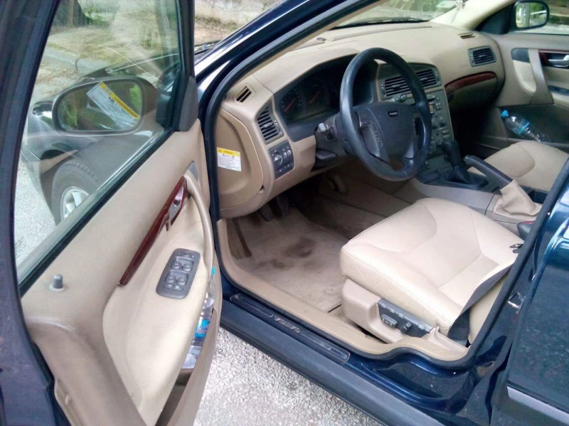 Volvo V70 2003, снимка 3 - Автомобили и джипове - 52326186