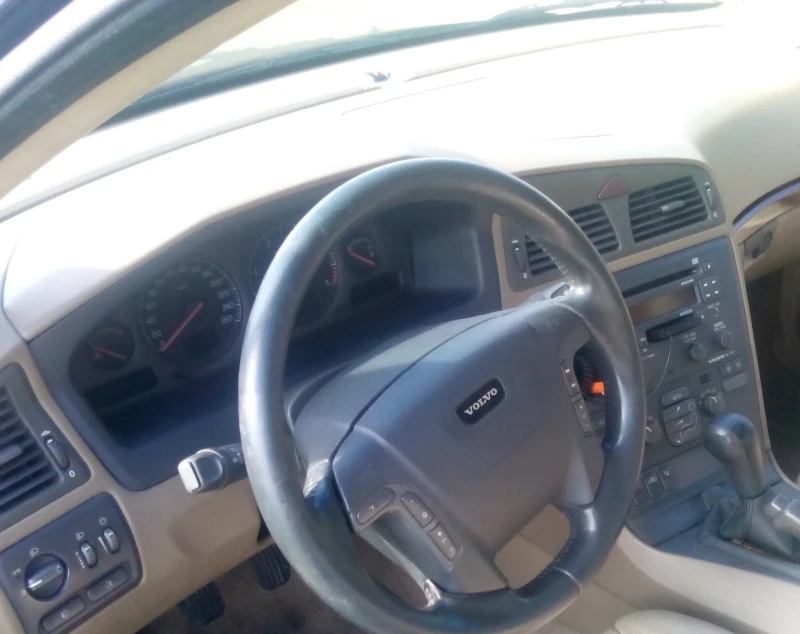 Volvo V70 2003, снимка 4 - Автомобили и джипове - 52326186
