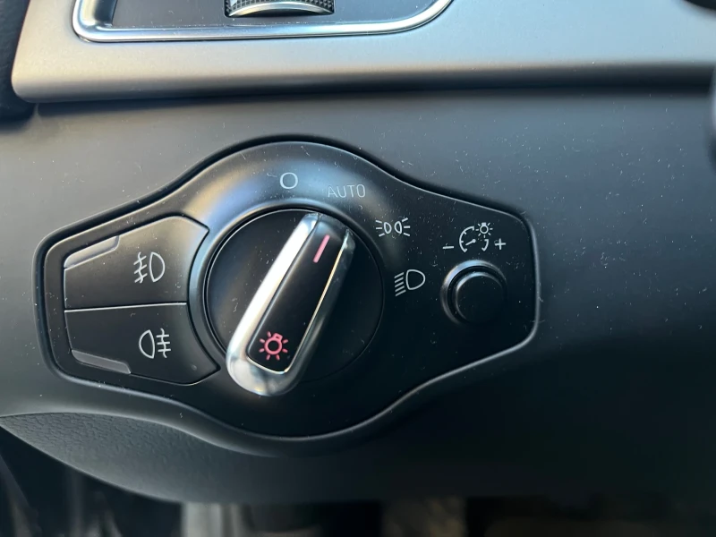 Audi A5 Bi-Xenon* LED дневни* HighBeamAssist* NAVI* Подгре, снимка 14 - Автомобили и джипове - 52777653
