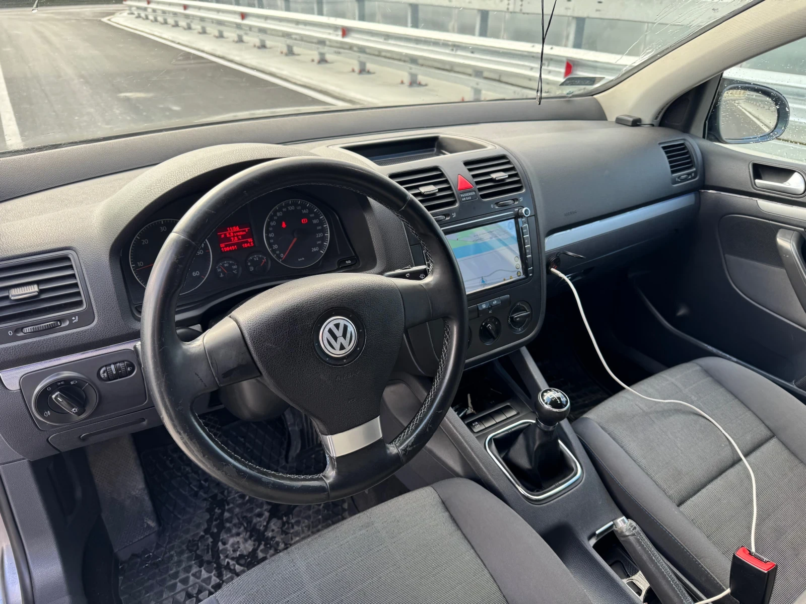 VW Golf 1.9 tdi, снимка 8 - Автомобили и джипове - 52956531