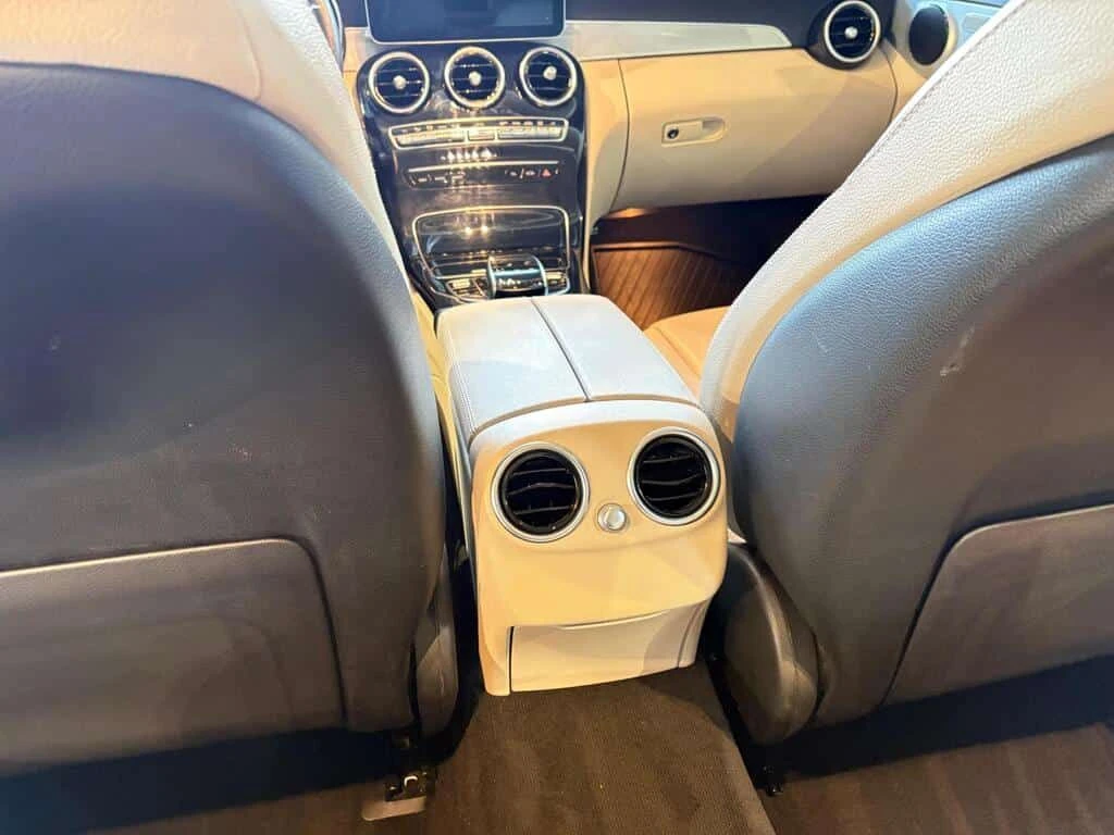 Mercedes-Benz C 300 4MATIC Sedan/CARFAX/ПАНОРАМА/ПОДГРЕВИ, снимка 17 - Автомобили и джипове - 53708434