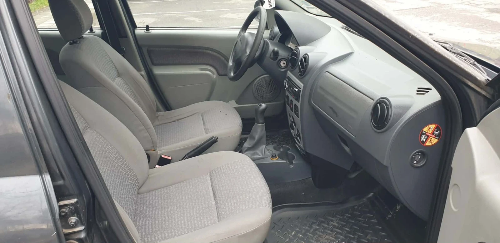 Dacia Logan 1.5 DCI, снимка 9 - Автомобили и джипове - 54140520