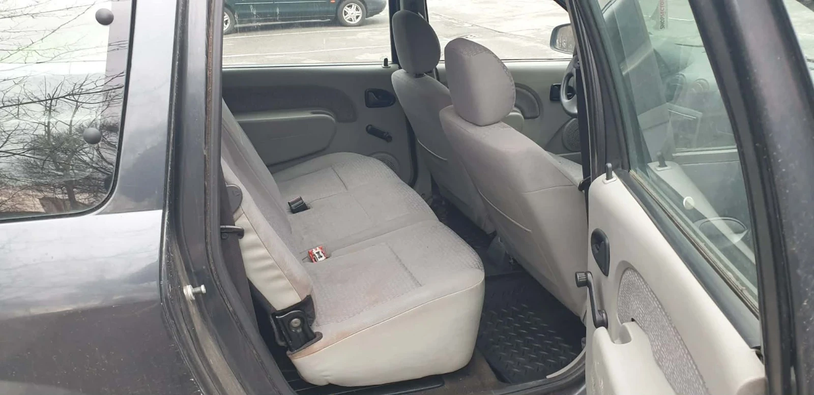 Dacia Logan 1.5 DCI, снимка 11 - Автомобили и джипове - 54140520