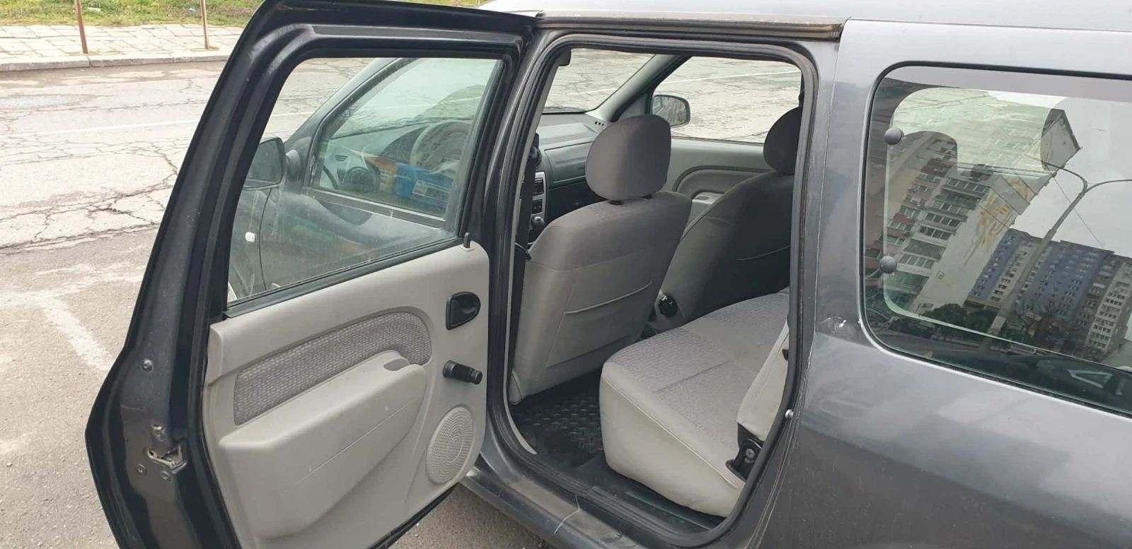 Dacia Logan 1.5 DCI, снимка 10 - Автомобили и джипове - 54140520