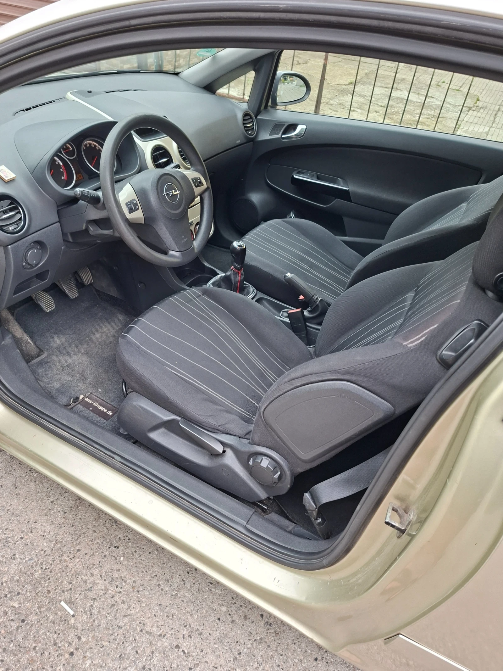 Opel Corsa, снимка 10 - Автомобили и джипове - 54877569