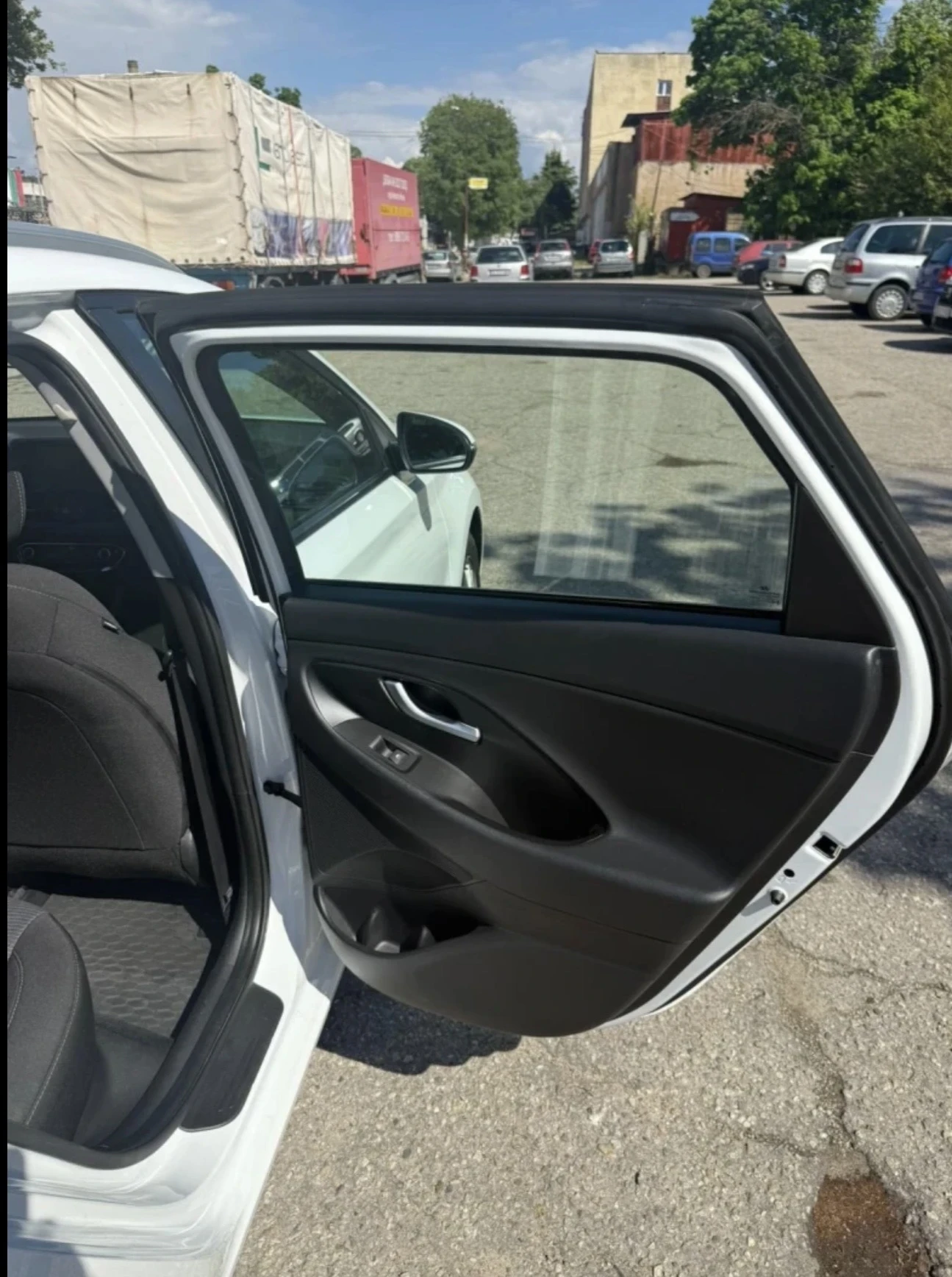 Hyundai I30 1.6 CRDI, снимка 8 - Автомобили и джипове - 55578353