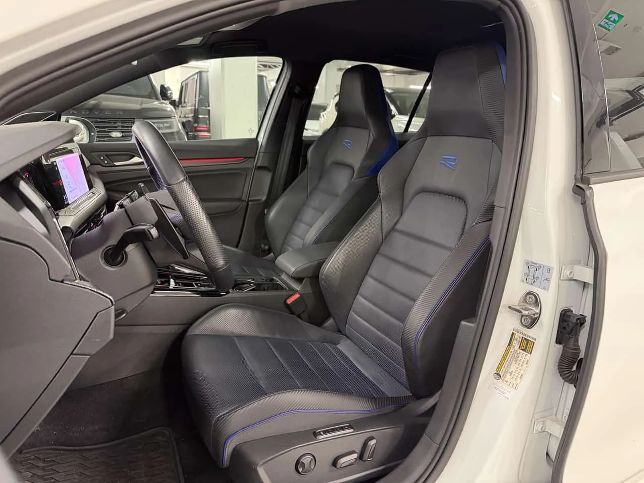 VW Golf * R* DSG * АВТОКРЕДИТ БЕЗ ПЪРВОНАЧАЛНА ВНОСКА* , снимка 2 - Автомобили и джипове - 54936761