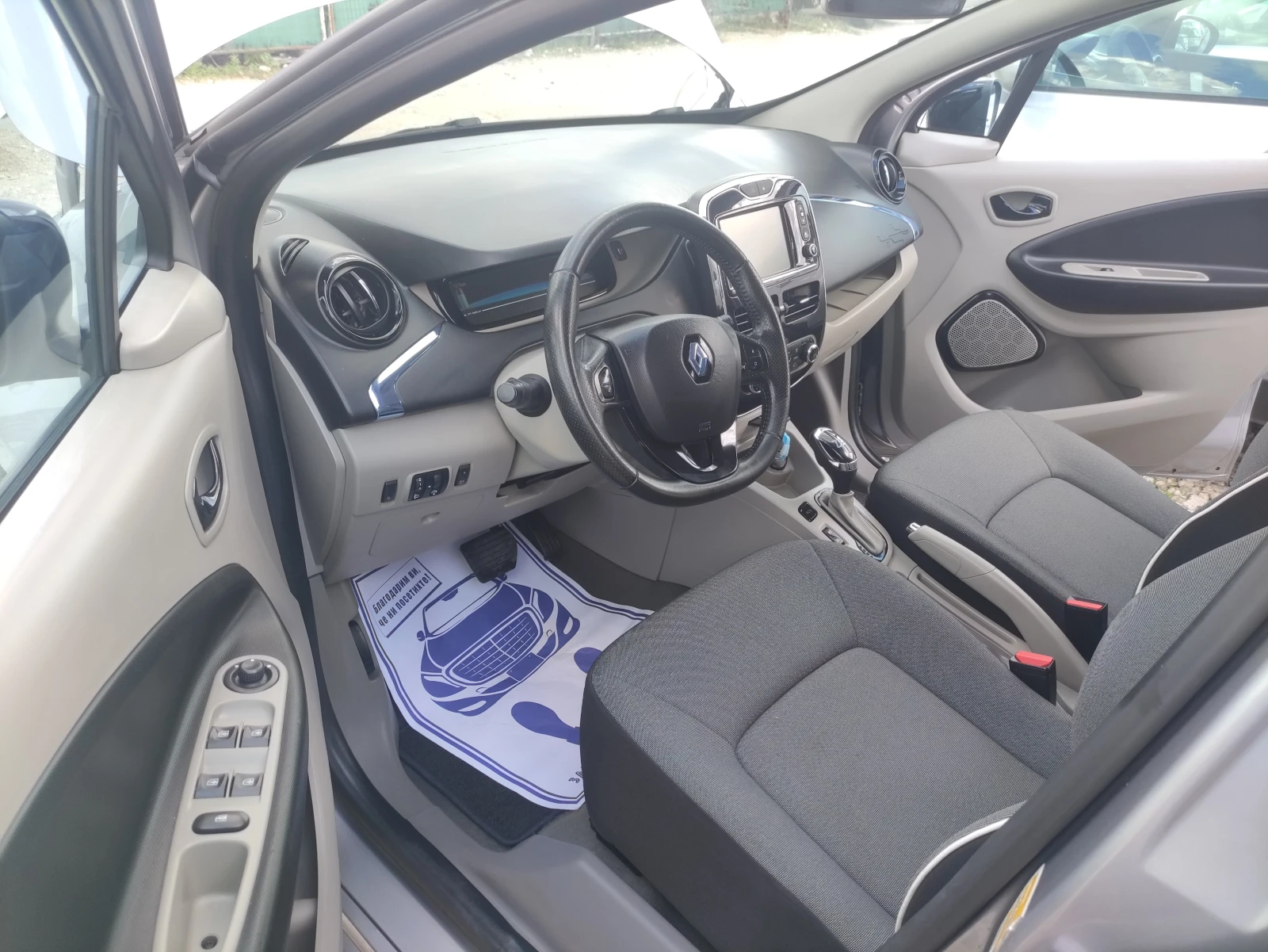 Renault Zoe 65kw Swiss edition, снимка 8 - Автомобили и джипове - 55213561