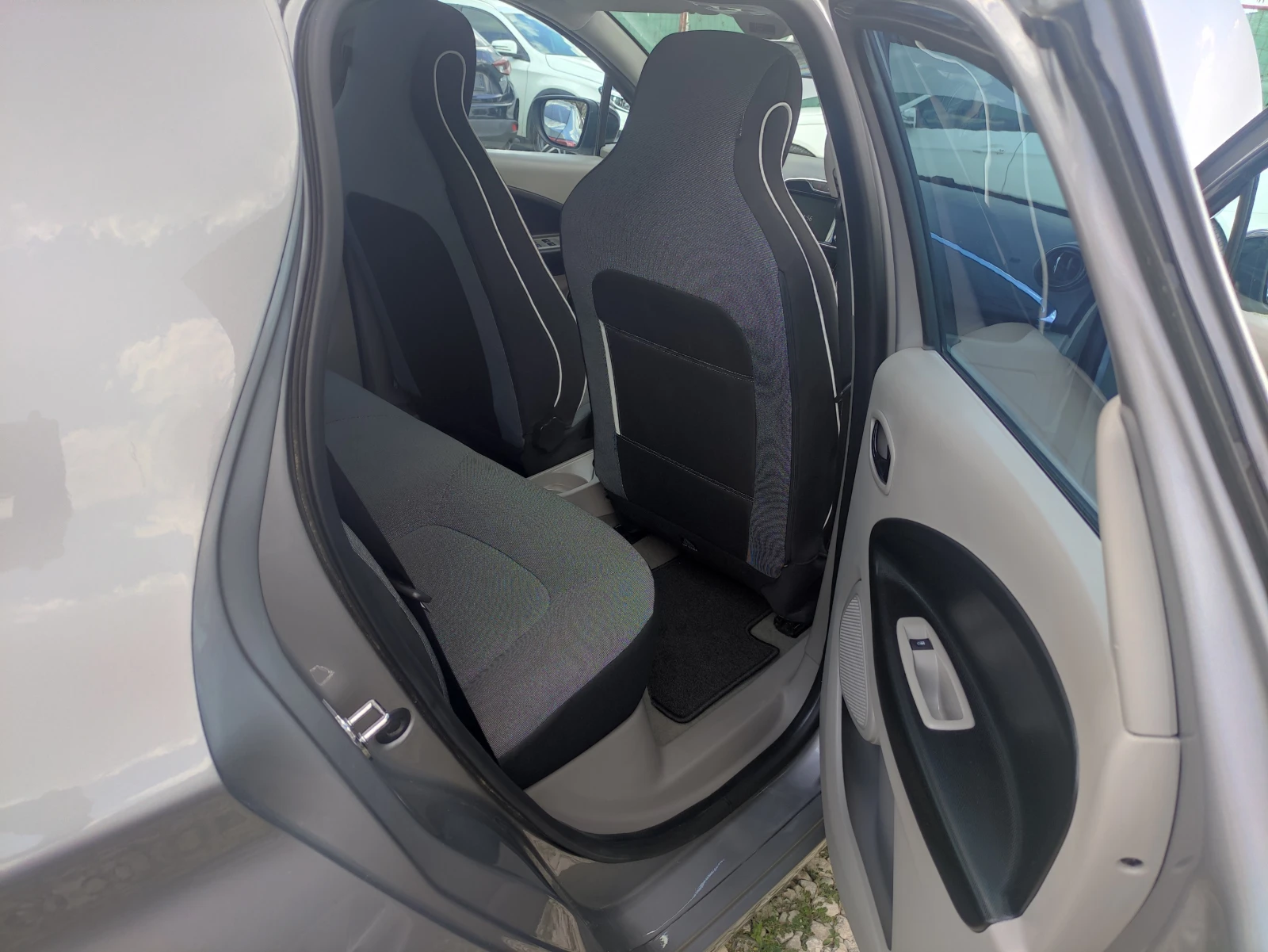 Renault Zoe 65kw Swiss edition, снимка 12 - Автомобили и джипове - 55213561