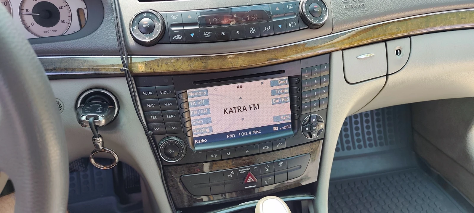 Mercedes-Benz E 270, снимка 9 - Автомобили и джипове - 55679151