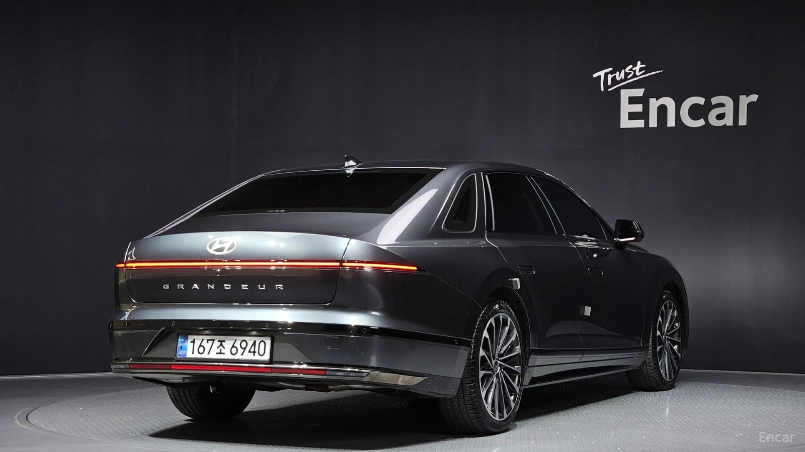 Hyundai Grandeur 2.5* Calligraphy* МАСАЖИ* ПОДГР* ОБДУХВ* 360* HUD*, снимка 2 - Автомобили и джипове - 55680083