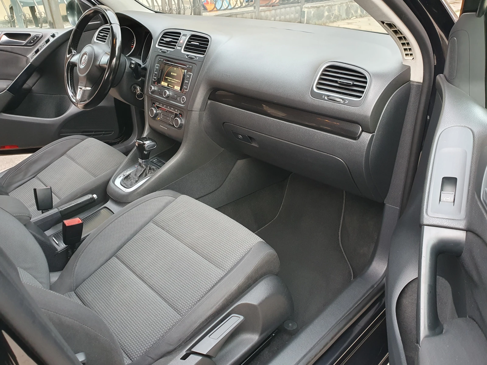 VW Golf TDI-105k.s. DSG!, снимка 12 - Автомобили и джипове - 56663352
