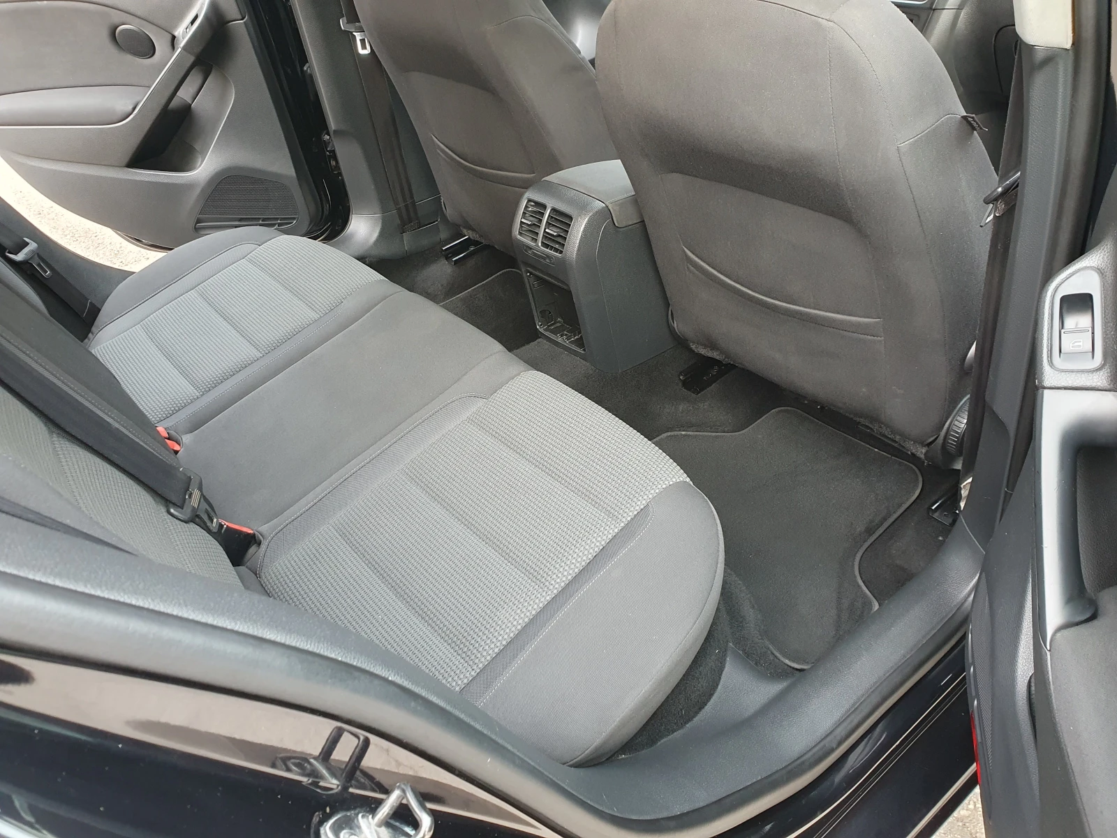 VW Golf TDI-105k.s. DSG!, снимка 13 - Автомобили и джипове - 56663352
