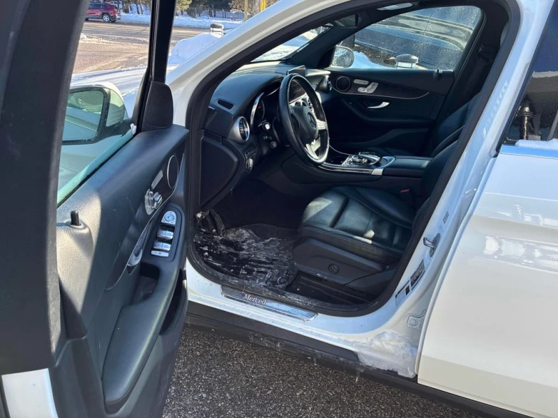 Mercedes-Benz GLC * 300 * CARFAX * БЕЗ ПЪРВОНАЧАЛНА ВНОСКА, снимка 12 - Автомобили и джипове - 53289200