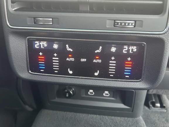 Audi SQ8 Quattro = Carbon = Гаранция, снимка 10 - Автомобили и джипове - 52811774