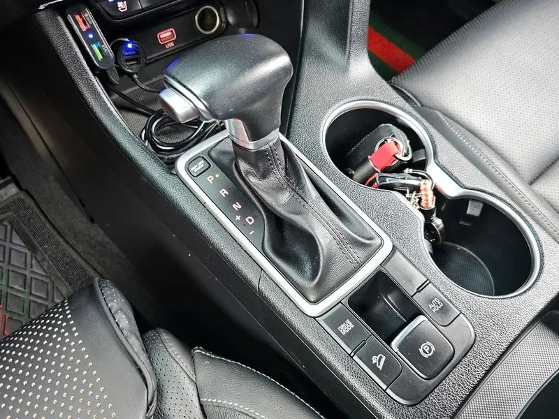 Kia Sportage The Bold Diesel 1.6 2Wd Prestige, снимка 9 - Автомобили и джипове - 54955805