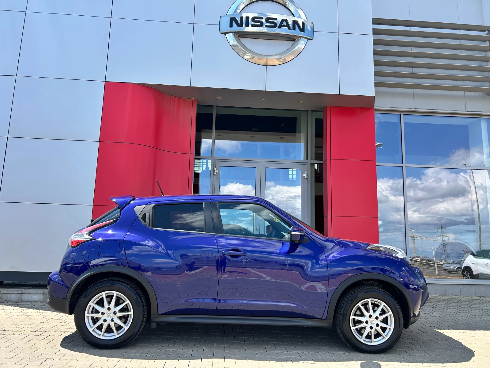 Nissan Juke 1.6 DIG-T 4x4 A/T - изображение 2