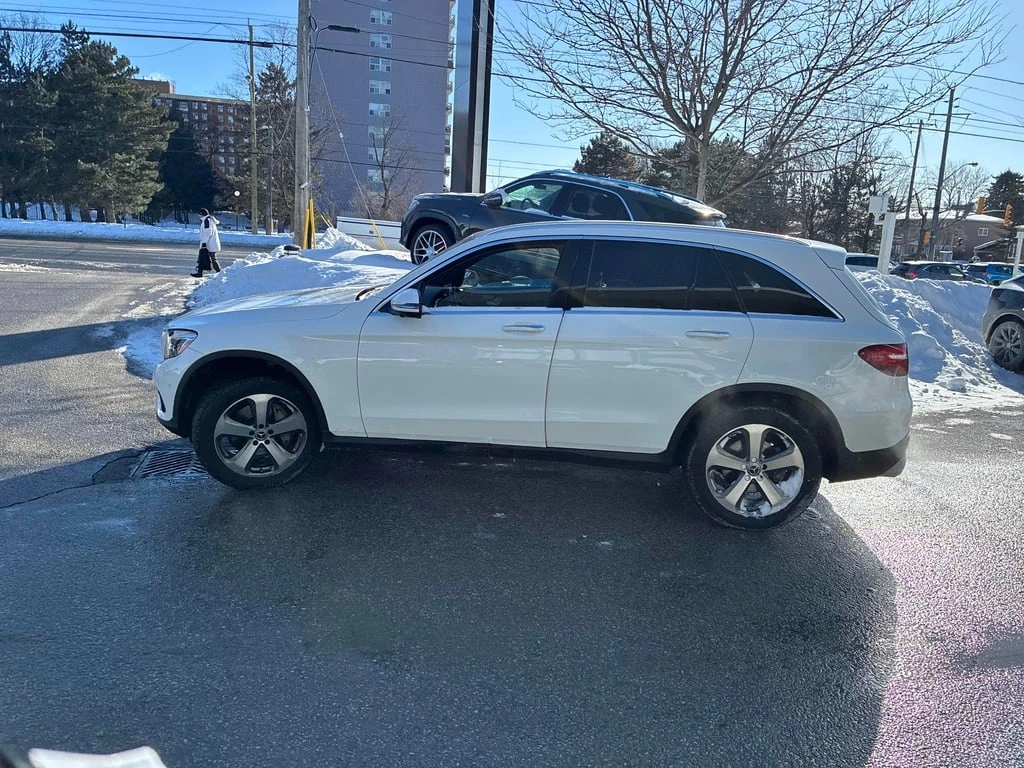 Mercedes-Benz GLC * 300 * CARFAX * БЕЗ ПЪРВОНАЧАЛНА ВНОСКА - изображение 2