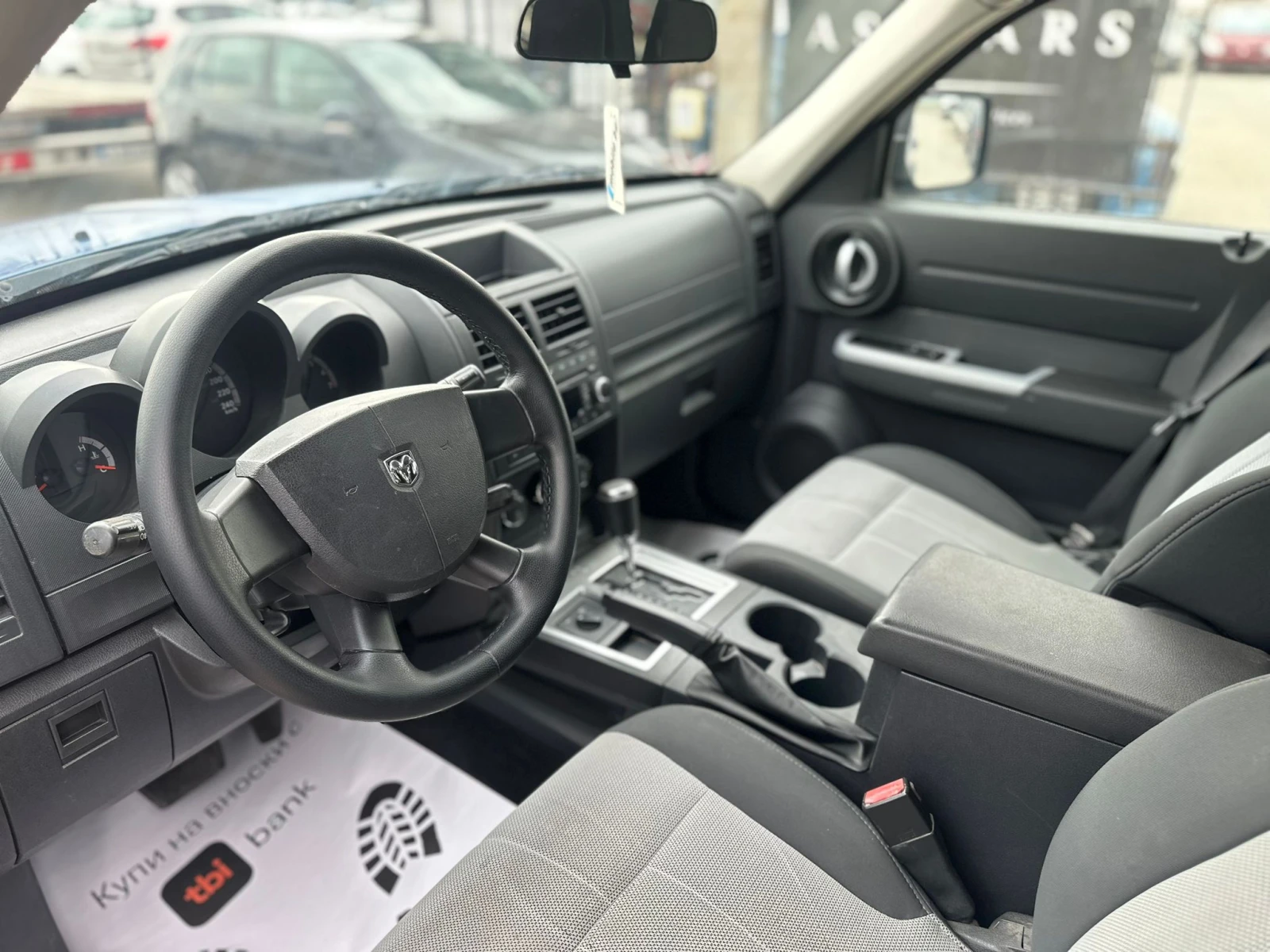 Dodge Nitro / 3.7I / GAS / 4X4 / AUTOMAT / , снимка 12 - Автомобили и джипове - 53899381