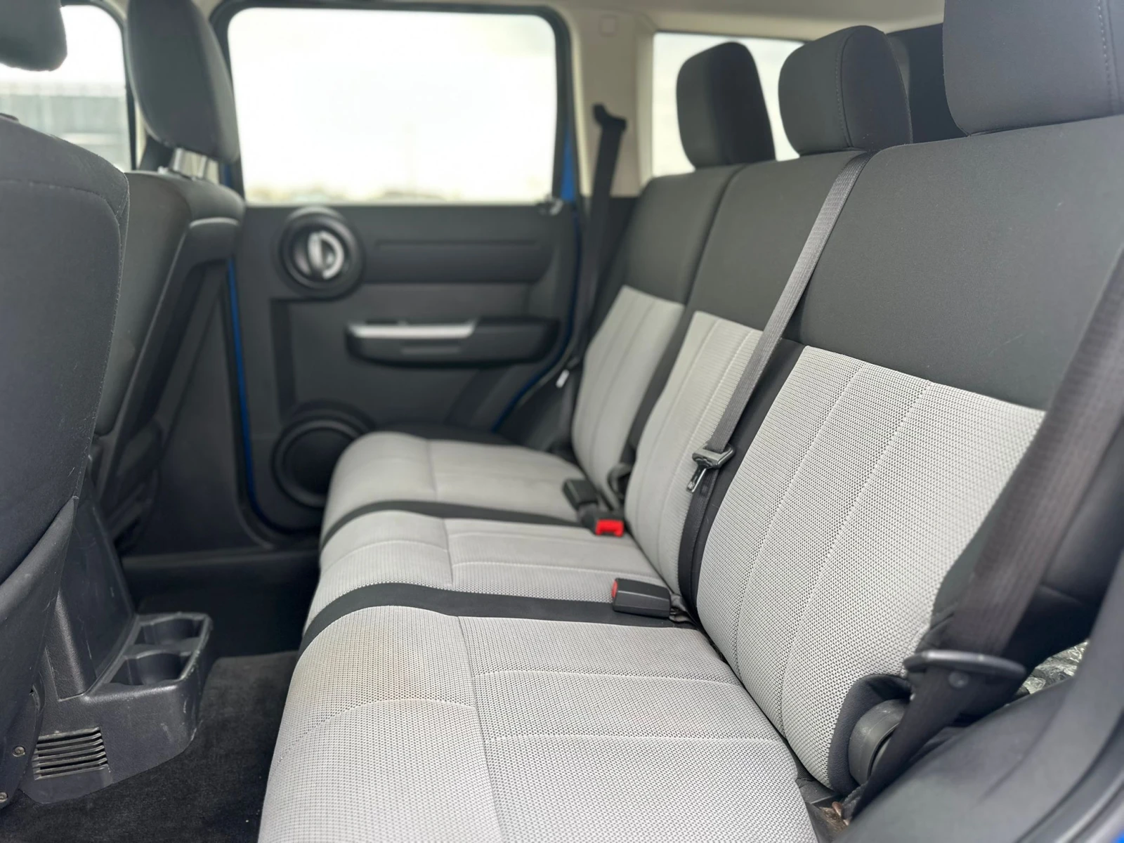 Dodge Nitro / 3.7I / GAS / 4X4 / AUTOMAT / , снимка 11 - Автомобили и джипове - 53899381