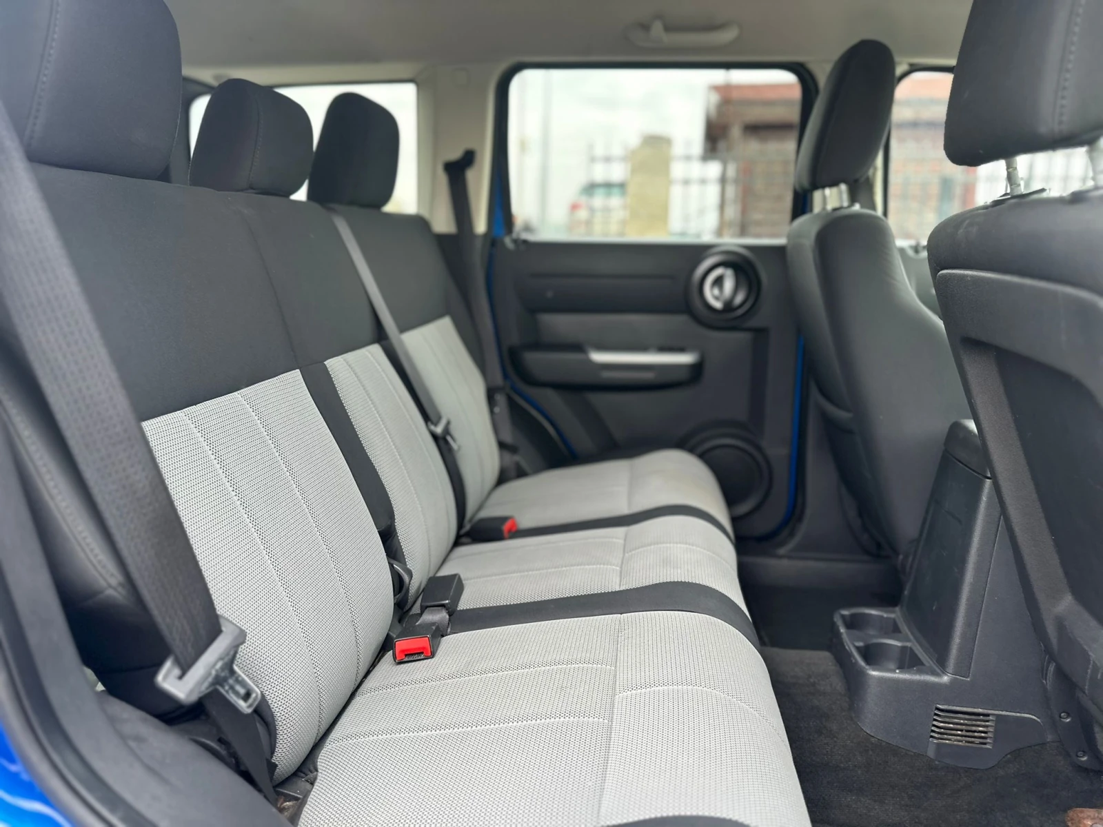 Dodge Nitro / 3.7I / GAS / 4X4 / AUTOMAT / , снимка 10 - Автомобили и джипове - 53899381