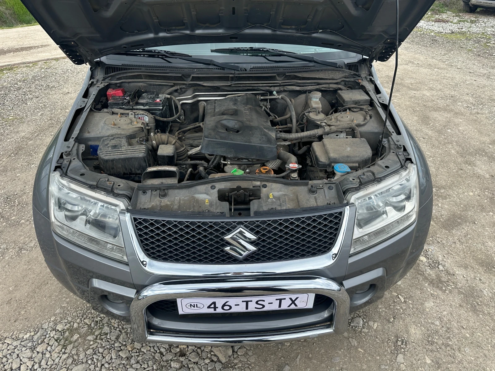 Suzuki Grand vitara 2.0-РЪЧКА-4x4-RollBars-МУЛТИМЕДИЯ-БЕЗ-РЪЖДА!, снимка 16 - Автомобили и джипове - 54056997