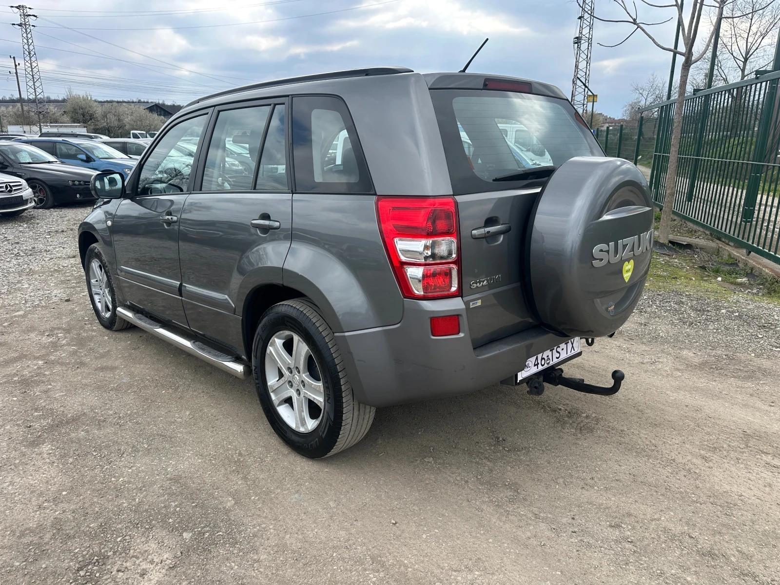Suzuki Grand vitara 2.0-РЪЧКА-4x4-RollBars-МУЛТИМЕДИЯ-БЕЗ-РЪЖДА!, снимка 3 - Автомобили и джипове - 54056997