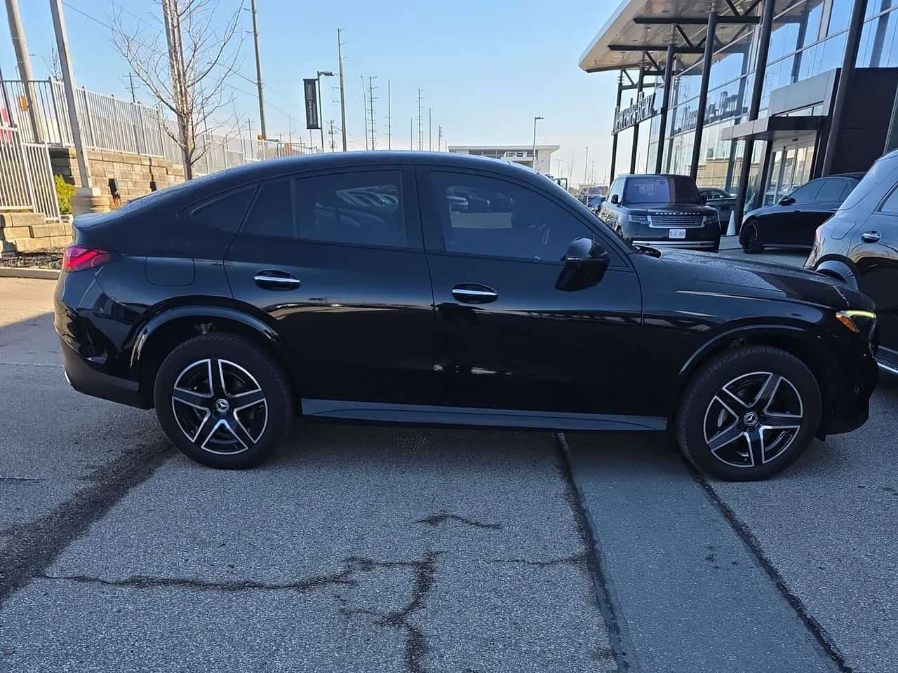 Mercedes-Benz GLC 300 COUPE AMG/ПАНОРАМА/360/ОТ MERCEDES, снимка 4 - Автомобили и джипове - 54461036