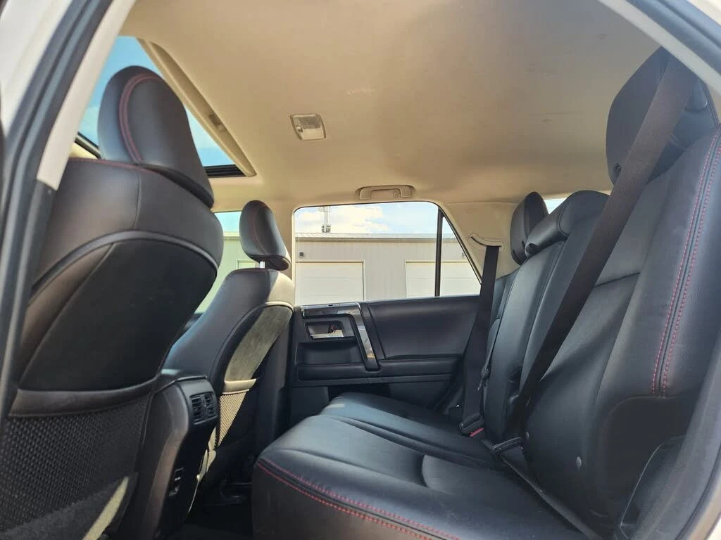 Toyota 4runner TRD Pro 4WD/KEYLESS/NAVI/LANE ASSIST, снимка 13 - Автомобили и джипове - 54513449