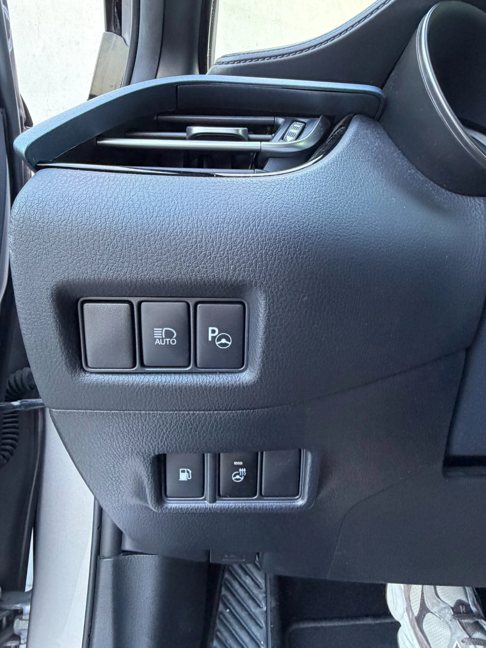 Toyota C-HR 2.0 Hybrid Classy Facelift в Гаранция, снимка 13 - Автомобили и джипове - 54713509
