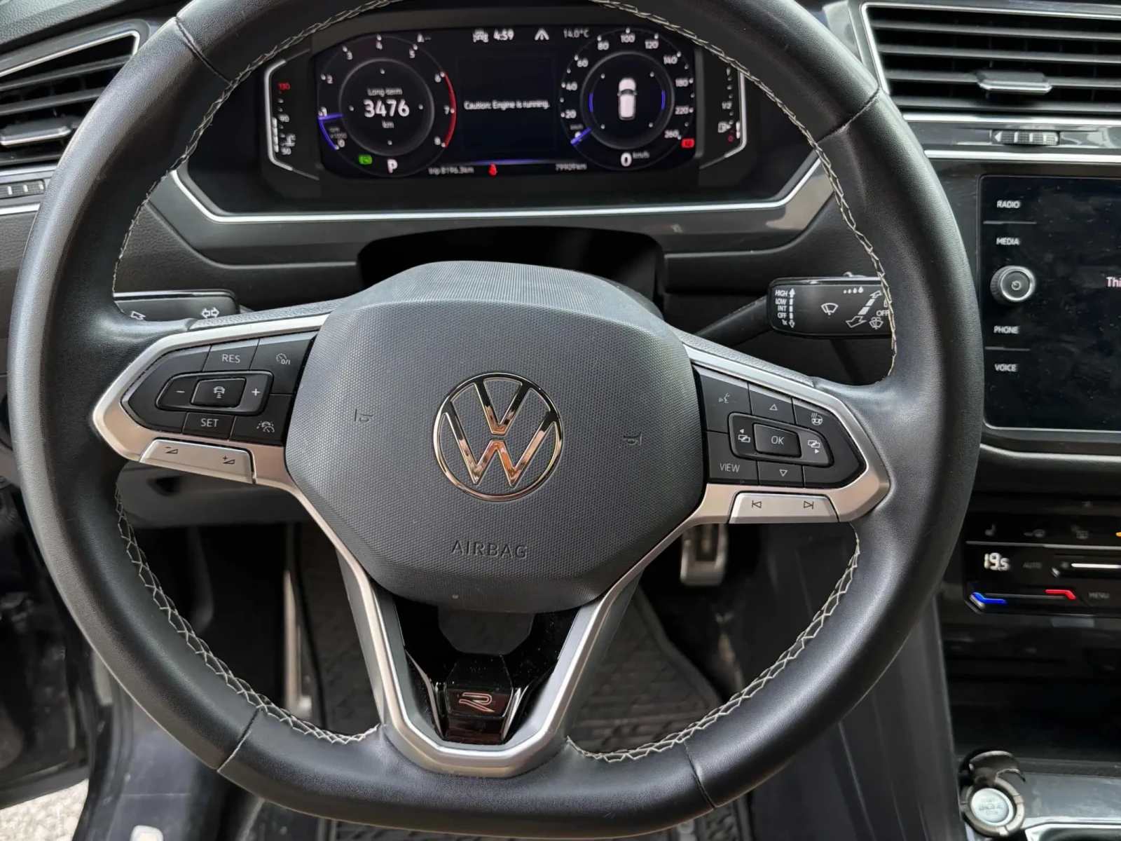 VW Tiguan Comfortline R-Line Black  * CARFAX * АВТО КРЕДИТ *, снимка 10 - Автомобили и джипове - 54715132