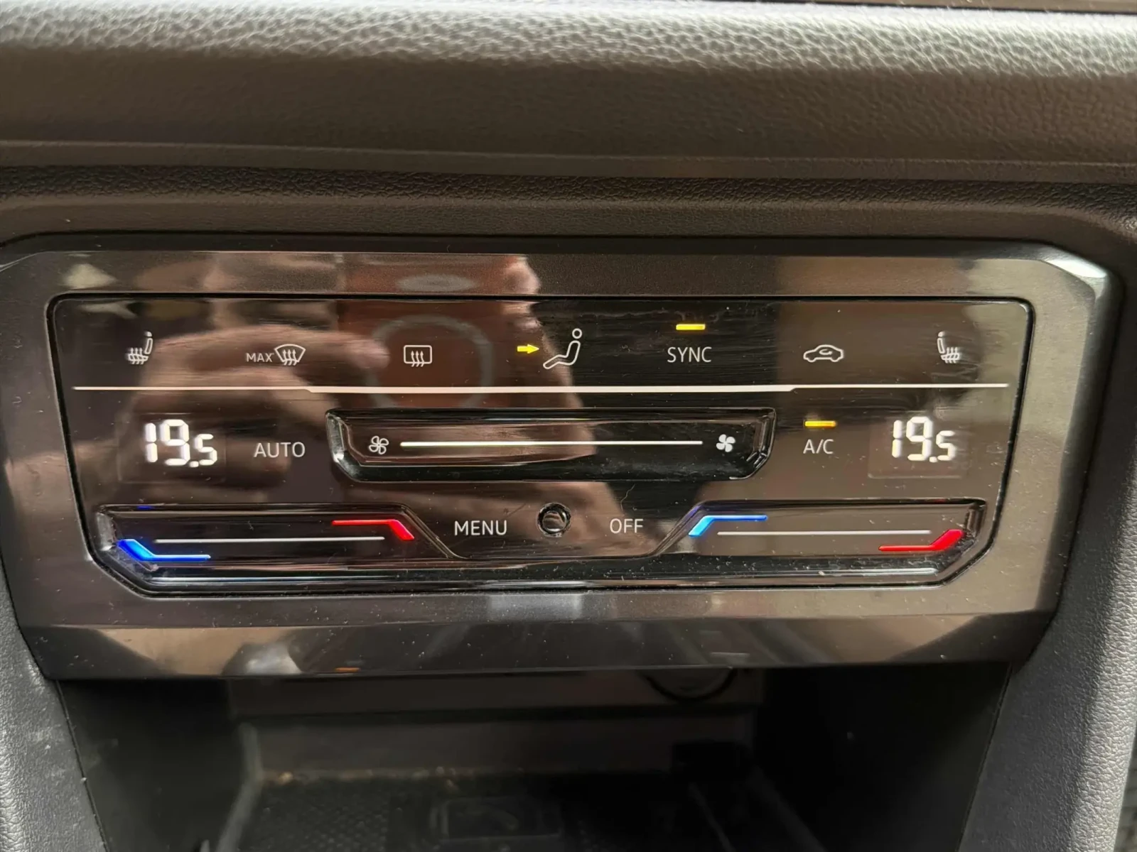 VW Tiguan Comfortline R-Line Black  * CARFAX * АВТО КРЕДИТ *, снимка 13 - Автомобили и джипове - 54715132