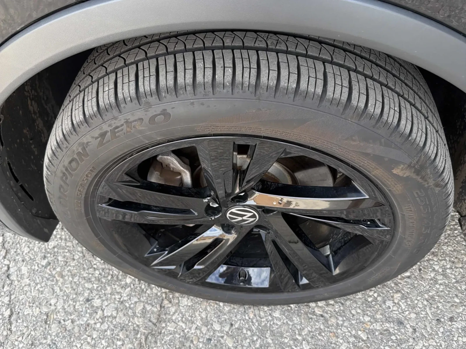 VW Tiguan Comfortline R-Line Black  * CARFAX * АВТО КРЕДИТ *, снимка 5 - Автомобили и джипове - 54715132