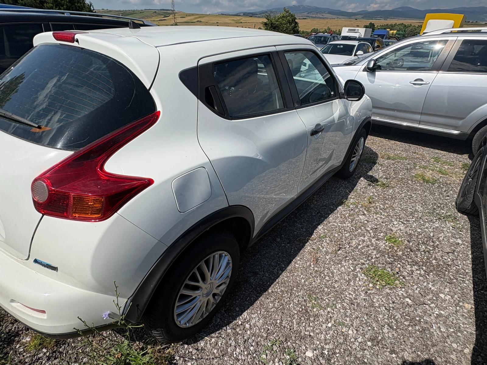 Nissan Juke 1.5, снимка 4 - Автомобили и джипове - 55100797