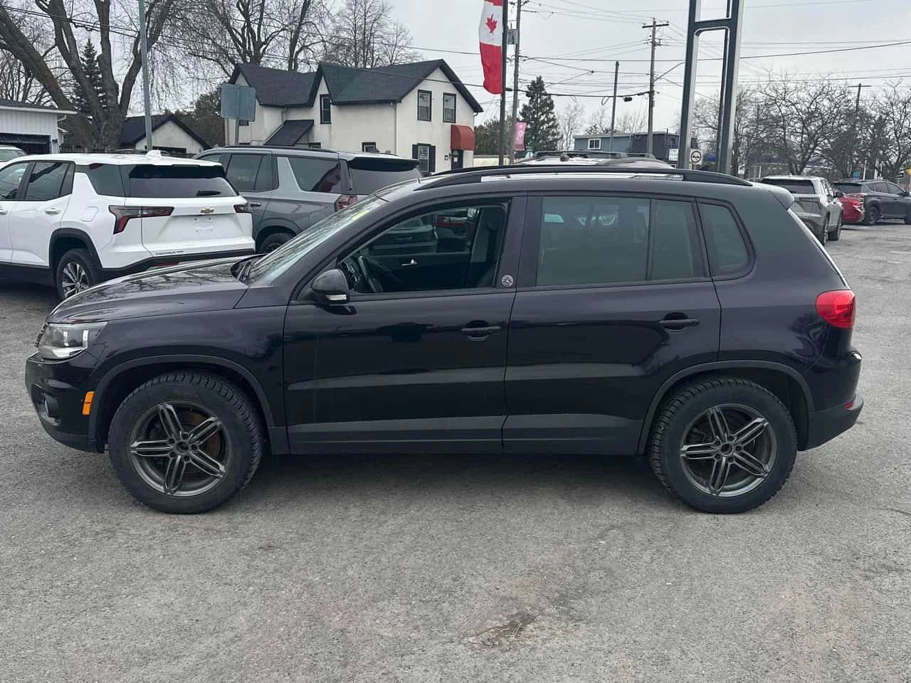 VW Tiguan * Wolfsburg Edition * CARFAX * ЦЕНА ДО БГ, снимка 2 - Автомобили и джипове - 55696782