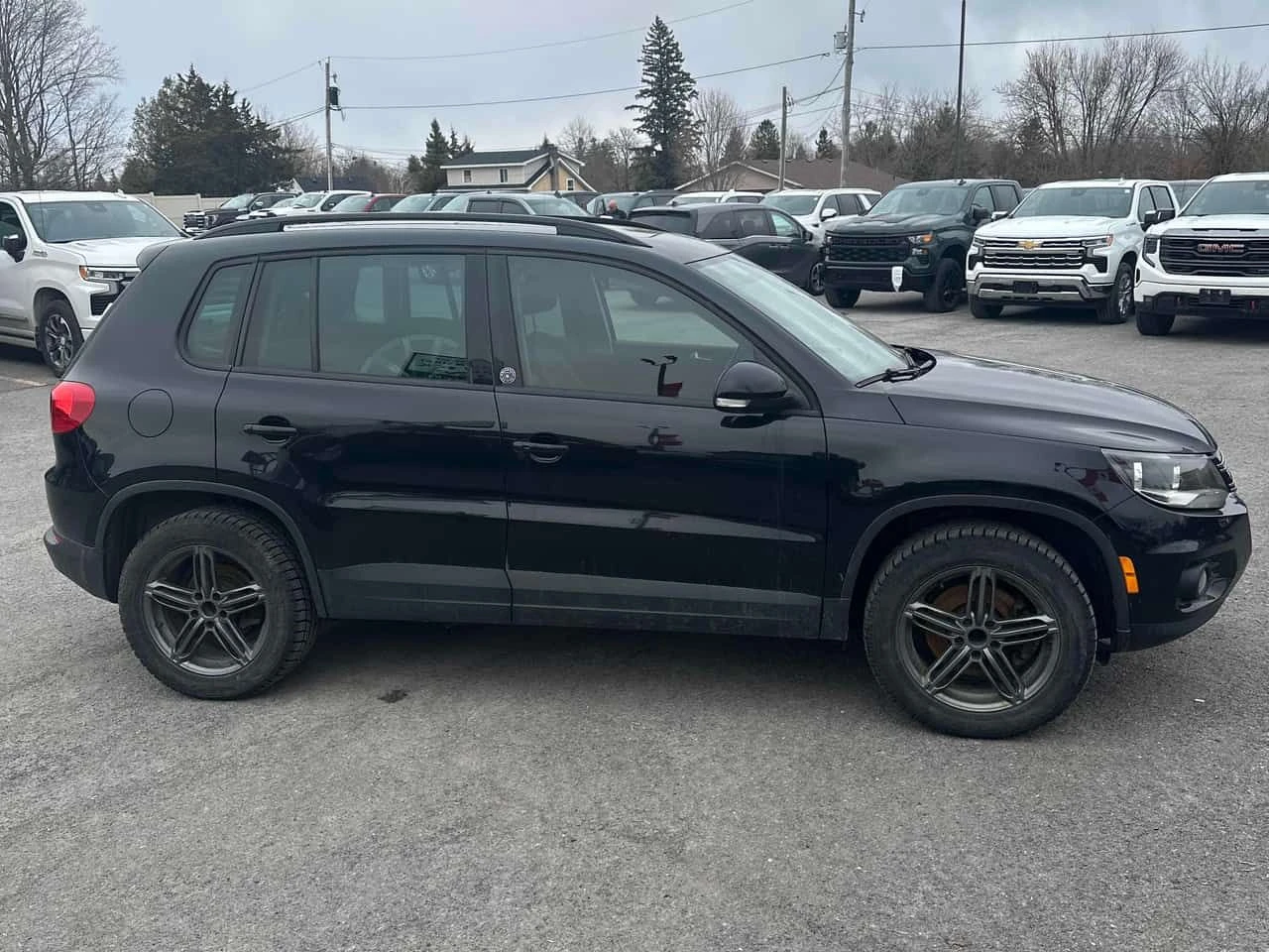 VW Tiguan * Wolfsburg Edition * CARFAX * ЦЕНА ДО БГ, снимка 3 - Автомобили и джипове - 55696782